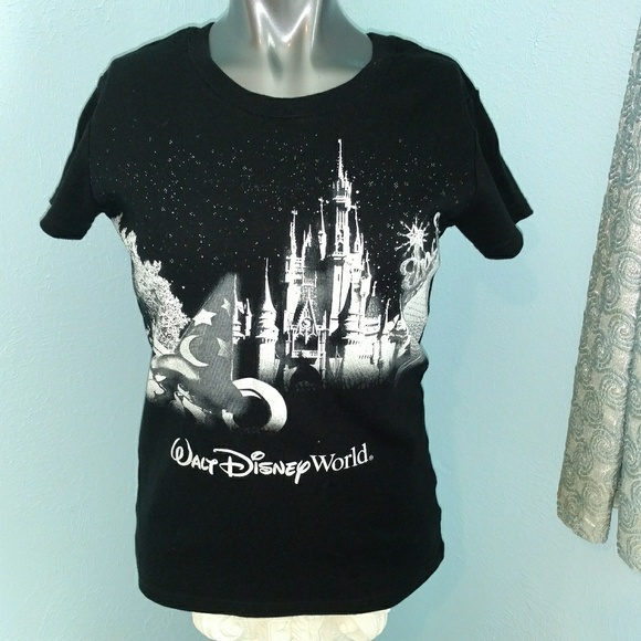 Walt Disney world Tops - Sparkly Walt Disney Epcot short sleeves top C22